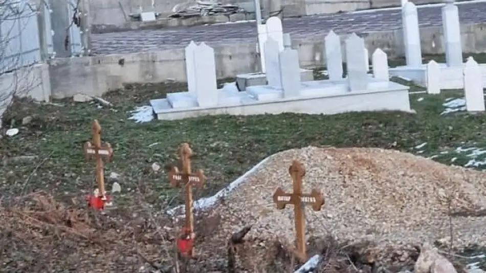 Srebrenitsa’da Soykırımın 30. Yıl Dönümü Öncesi Gerginlik: Boşnak Mezarlığının Yanına Haç Dikildi