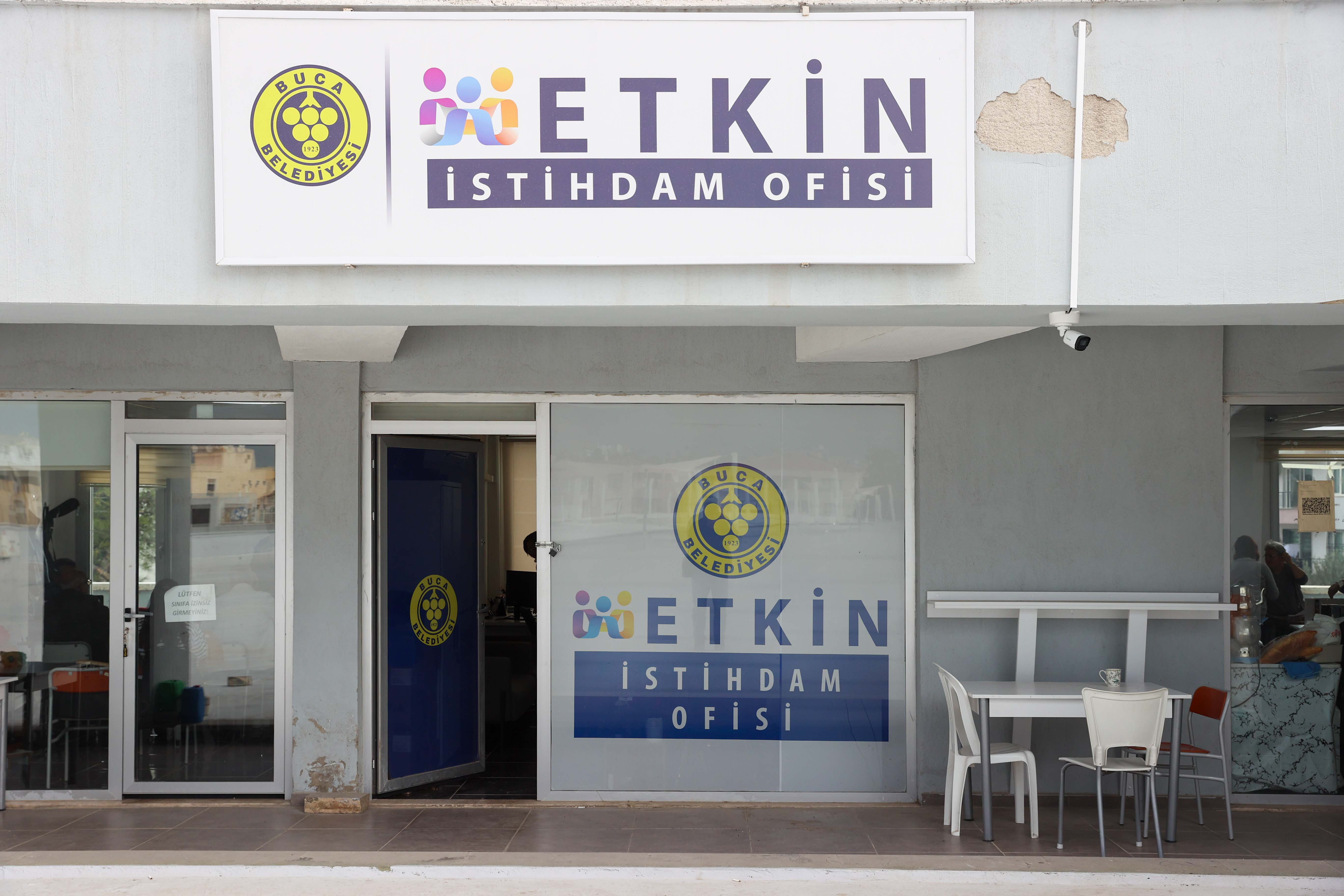 Buca’nın Etkin İstihdam Ofisleri meyvelerini veriyor: 6 ayda 887 kişi işe yerleşti