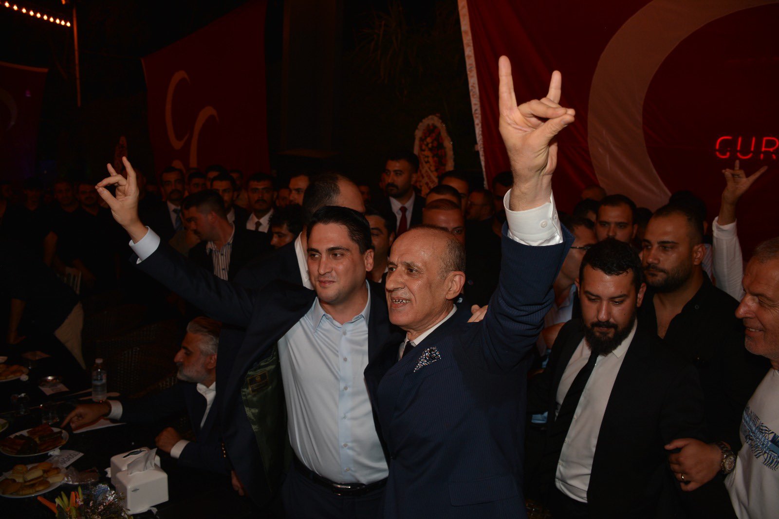 İzmir’de Abidin Bilgin’le Ülküdaş Kucaklaşması