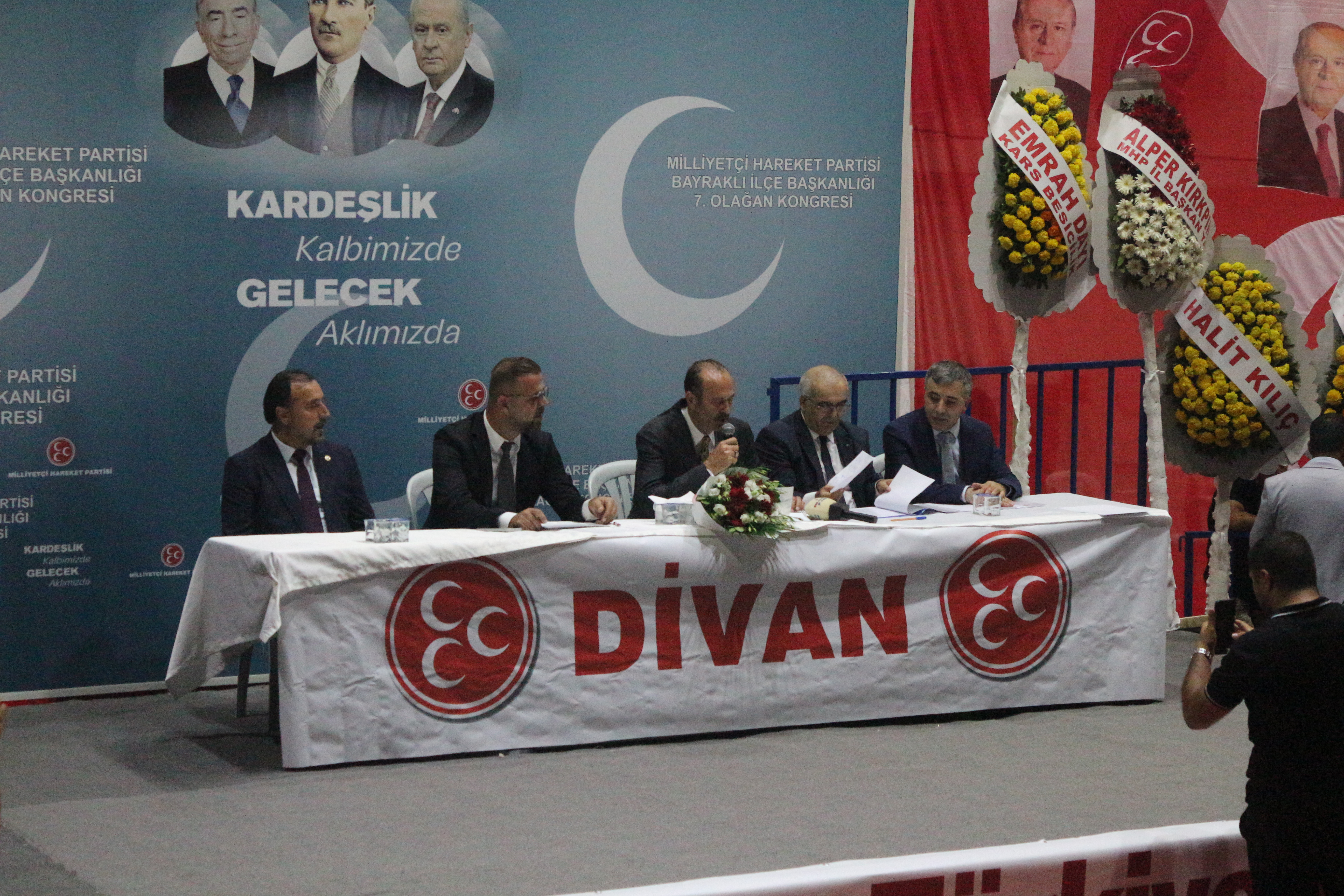 MHP GENEL BAŞKANI BAHÇELİ'NİN TALİMATIYLA TARİHİ BULUŞMA: BAYRAKLI 7. OLAĞAN KONGRESİ'NDE BÜRLİK VE KARDEŞLİK RÜZGARI