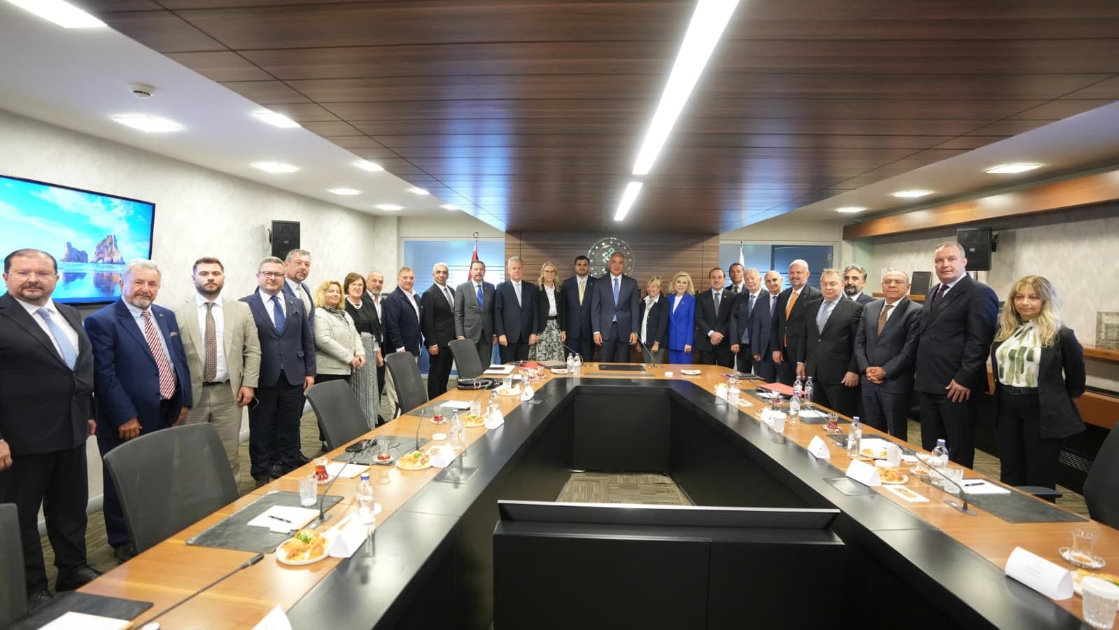 BURSALI AKSOY: “ÇEŞME TURİZM PROJESİ İZMİR’İN GELECEĞİNE YAPILAN STRATEJİK BİR YATIRIMDIR”