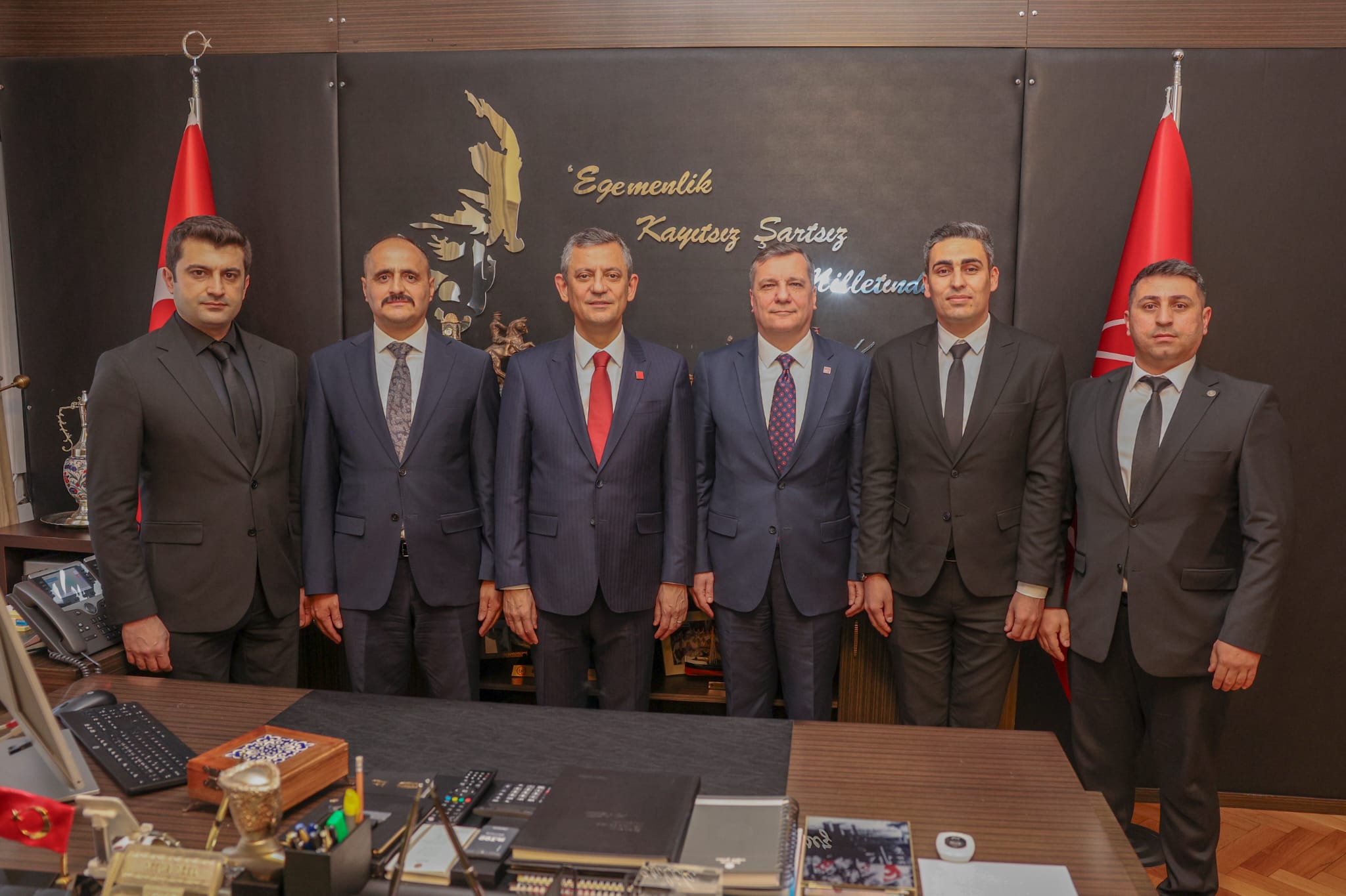 ATANAMAYAN UZMANLAR DERNEĞİ  GENEL BAŞKANI  MUSTAFA GÜNDEŞLİ , CHP GENEL BAŞKANI ÖZGÜR ÖZEL’E ZİYARET