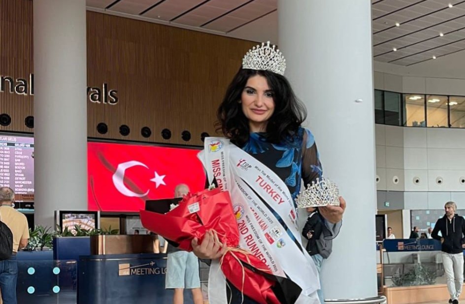 Tutku Karaca’dan Çifte Başarı: Miss Freedom of the World 2025’te Dünya İkinciliği ve Balkan Güzeli Tacı Türkiye’nin