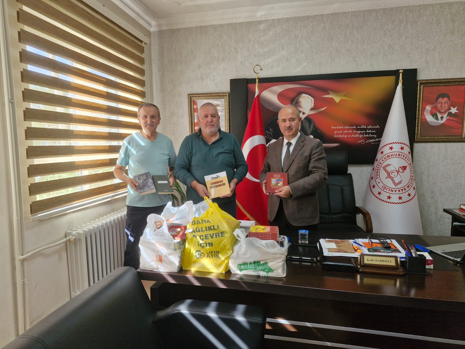 EGE ÇAKABEY FEDERASYONU'NDAN TORBALI İLÇE MİLLÎ EĞİTİM MÜDÜRÜ KADIOĞLU'NA ZİYARET