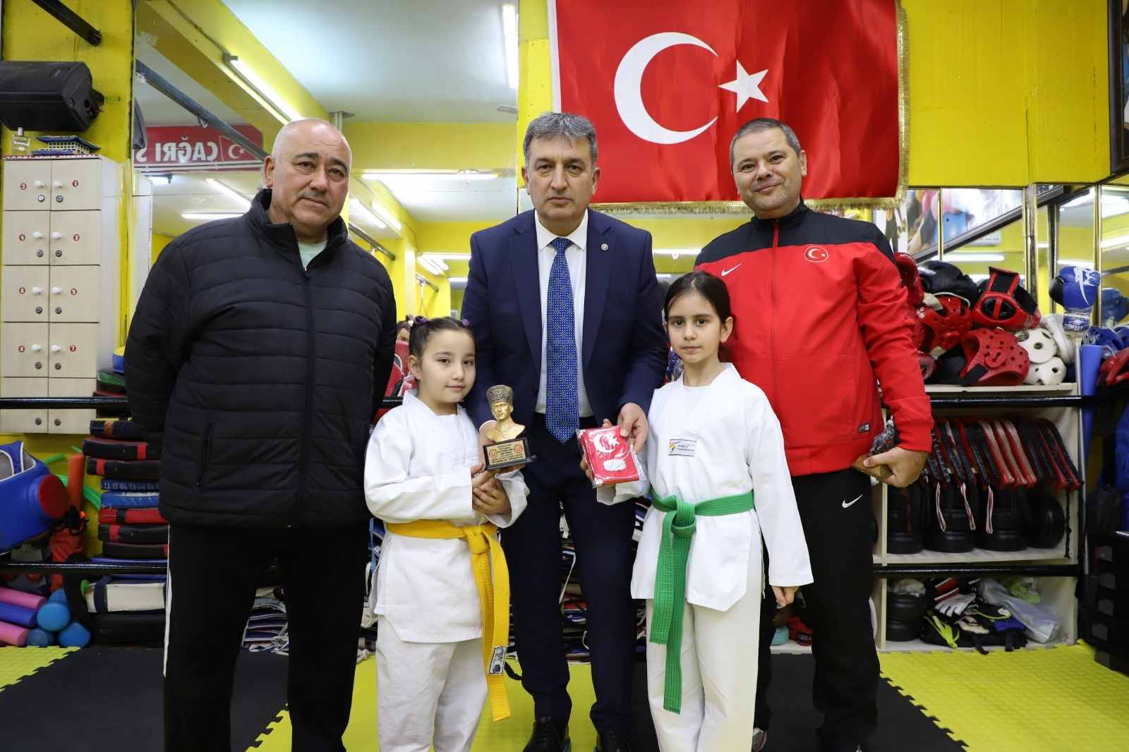 ALKIŞLAR BAŞARILI İL MÜDÜRÜ MURAT ESKİCİ’YE