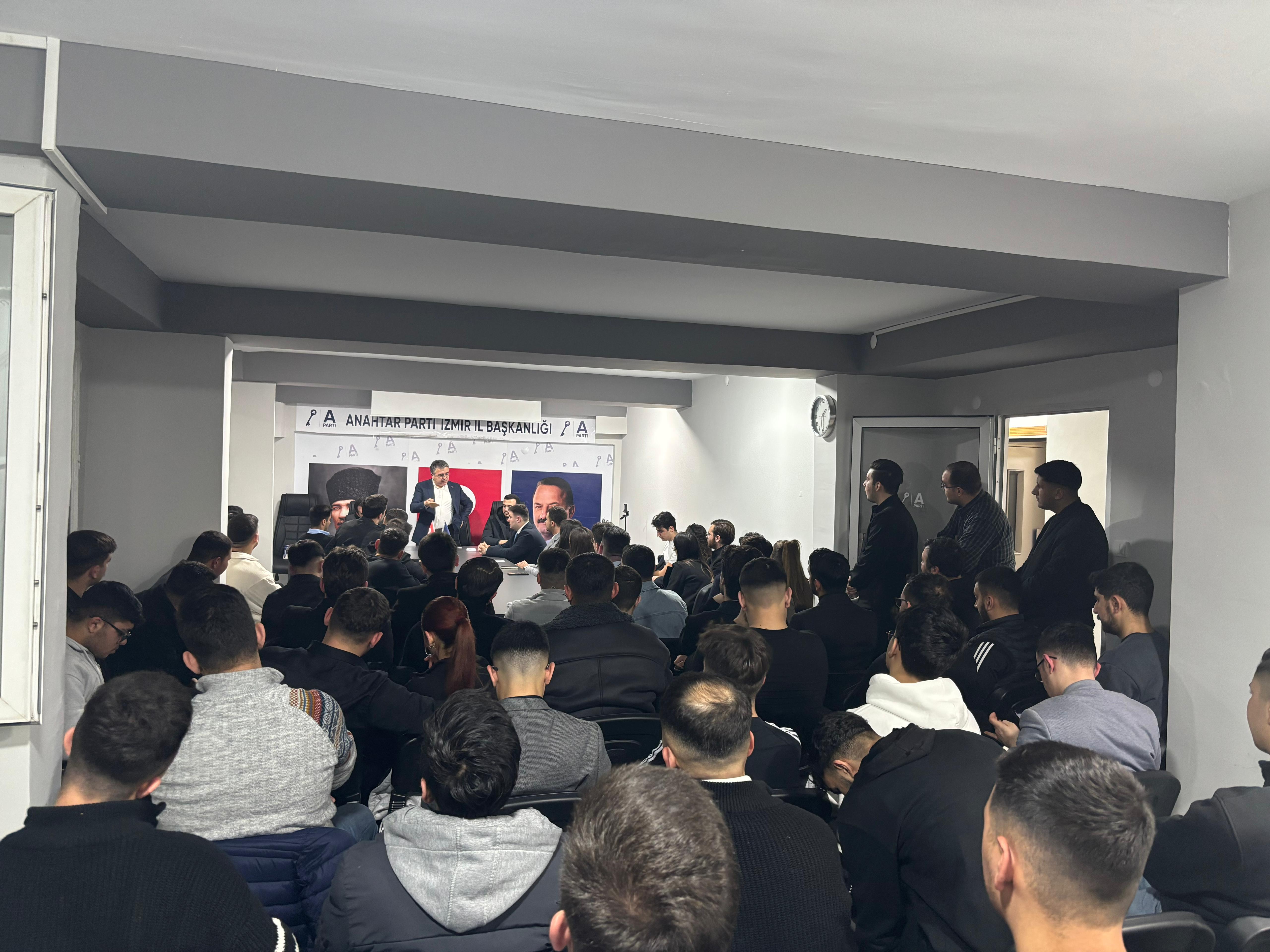 Anahtar Parti İzmir'den Büyük Gençlik Buluşması