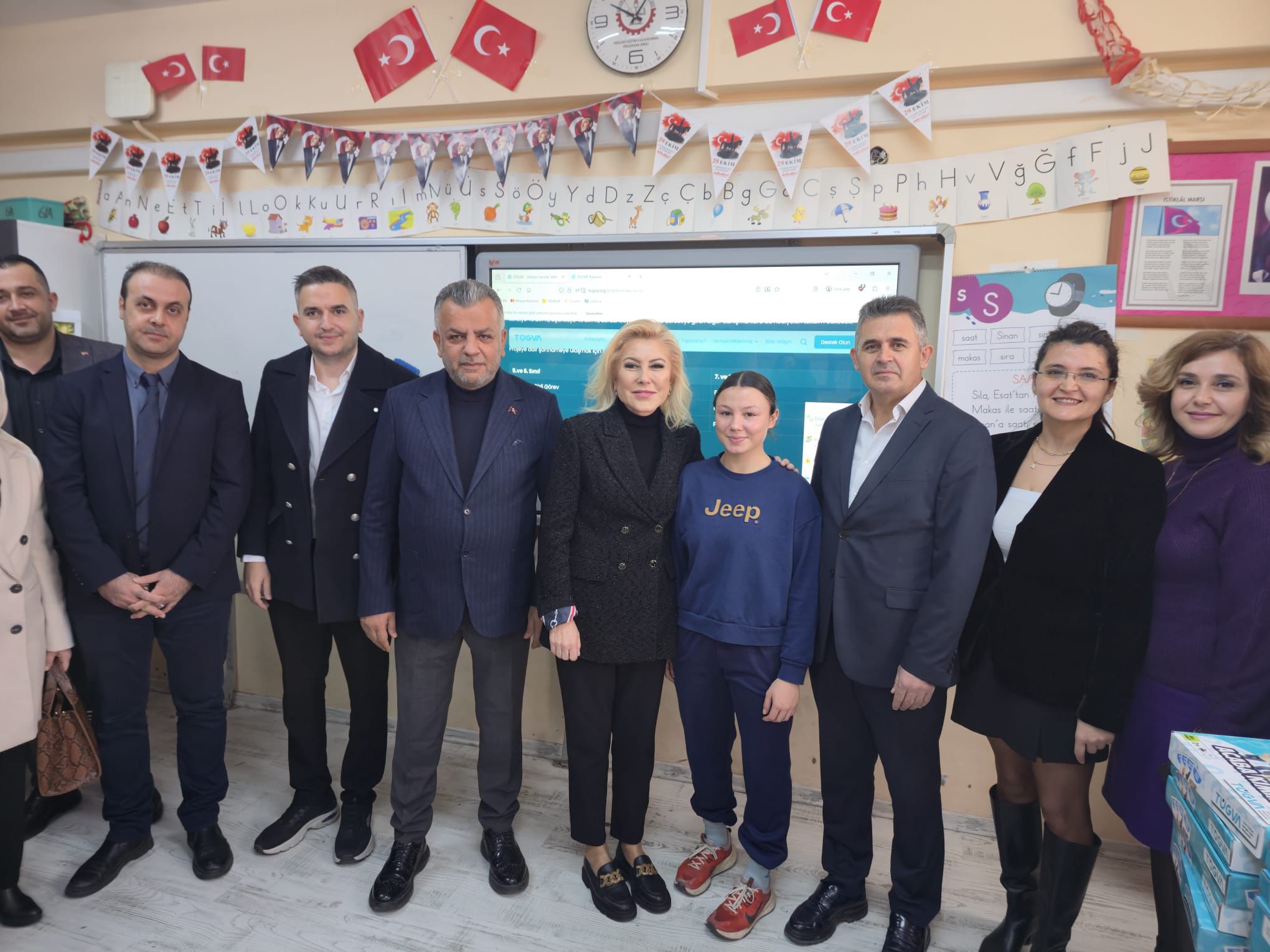 Şebnem Bursalı’dan İlçe Başkanı Oktay Özdemir’e Övgü: “Gençlerin ve Sporun Daima Yanında”