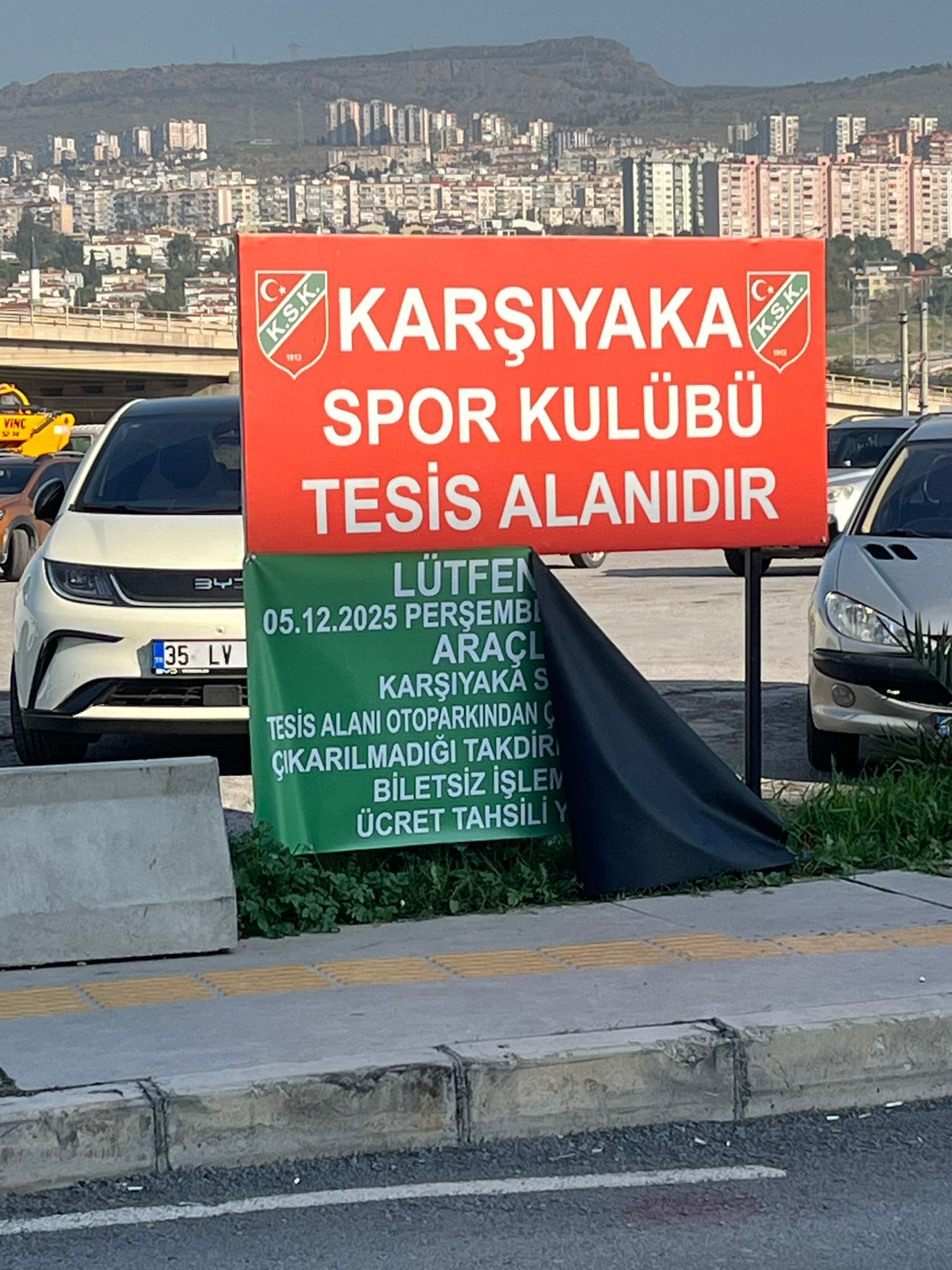 İzmir'de Büyük Zafer: 99 Dönümlük Kamu Arazisi Protokole Aykırı Otopark İşletmeciliğinden Kurtarıldı!