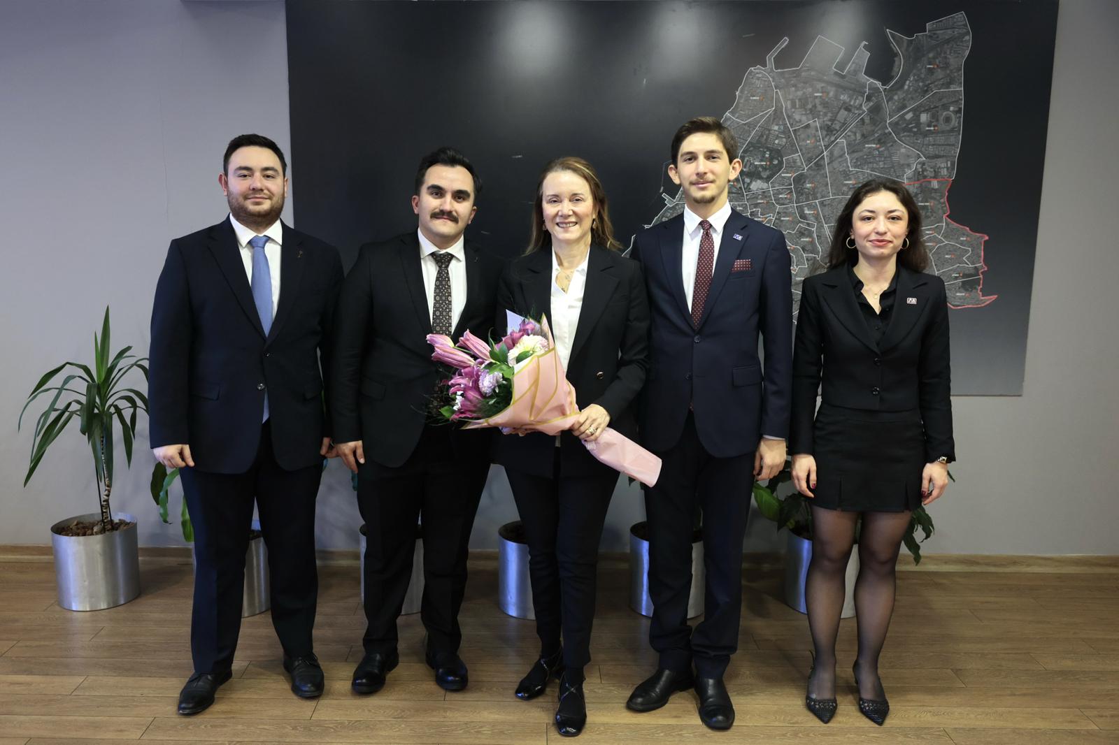 Anahtar Parti İzmir Gençliğinden Konak Belediye Başkanı Mutlu’ya ziyaret