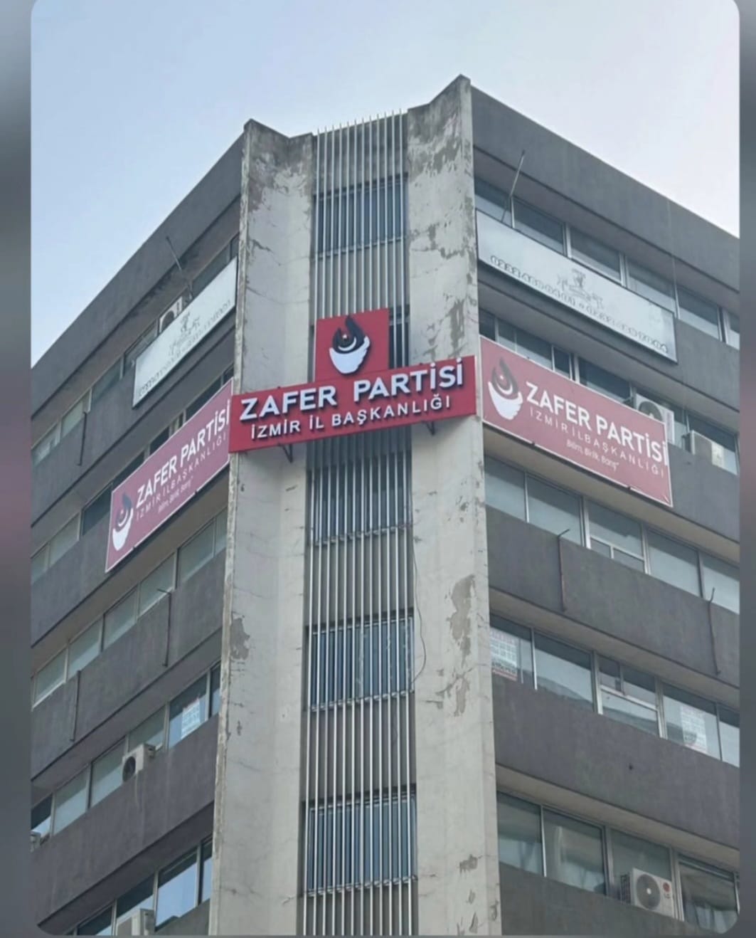 İzmir Zafer Partisi’nde Beklenen Adım: O Tabela Sonunda Asıldı!
