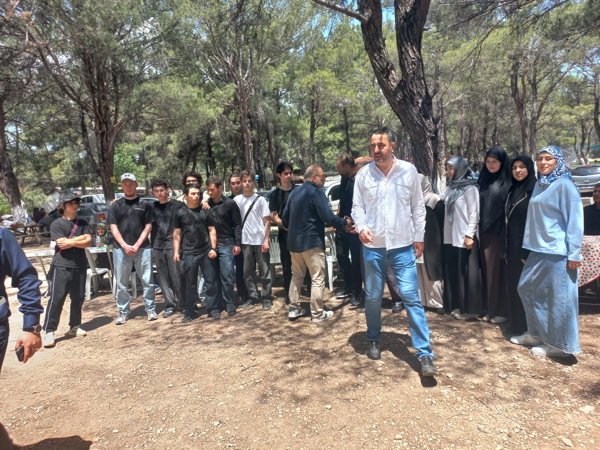 Bayraklı Teşkilatı’ndan Çiçekli Köy’de Sevgi Çıkarması: 