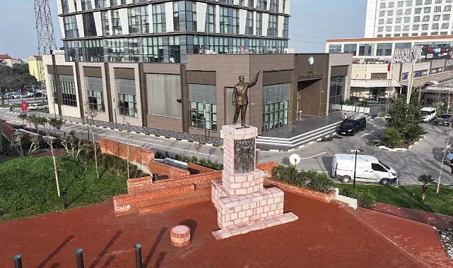 Atatürk heykeli kalıcı yerine kavuştu!