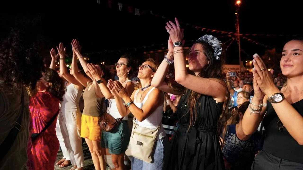 Çeşme’de 100 Yıllık Gurur: Ilıca, Atatürk’ün İzinde Tek Yürek Oldu!