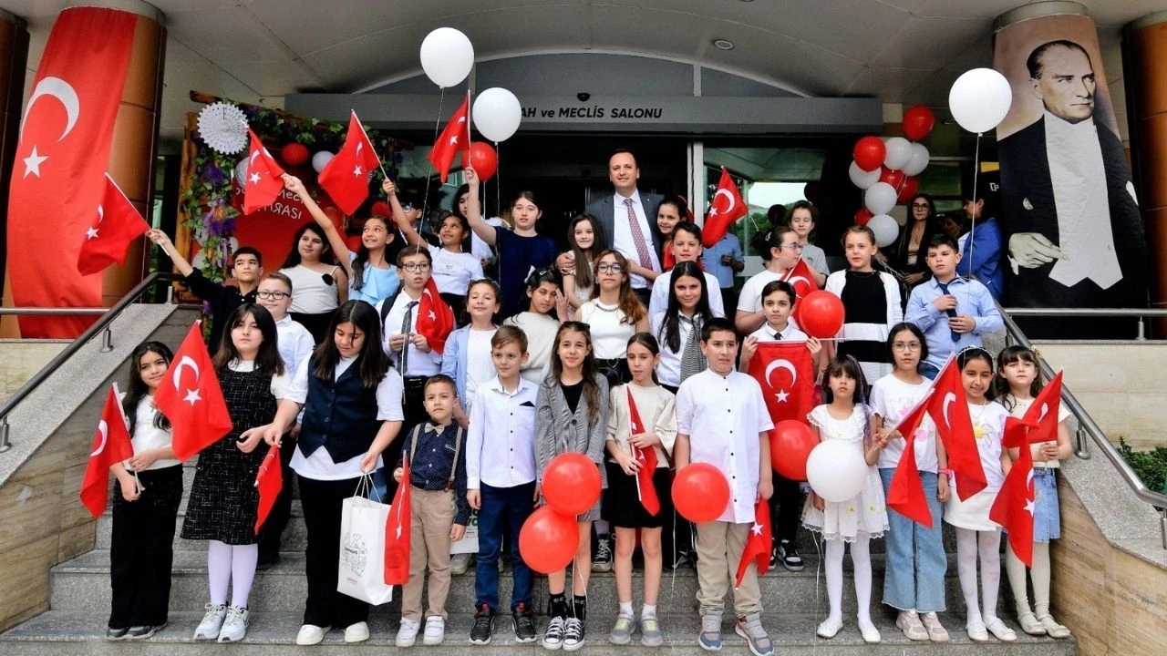 23 Nisan coşkusu: Bornova’da çocuklar bayramı doya doya kutladı
