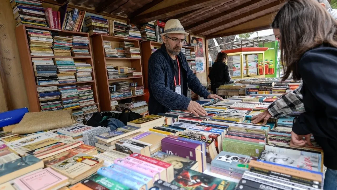 Stantlara fahiş zam: Sahaflar, İzmir Kitap Fuarı'nı boykot ediyor