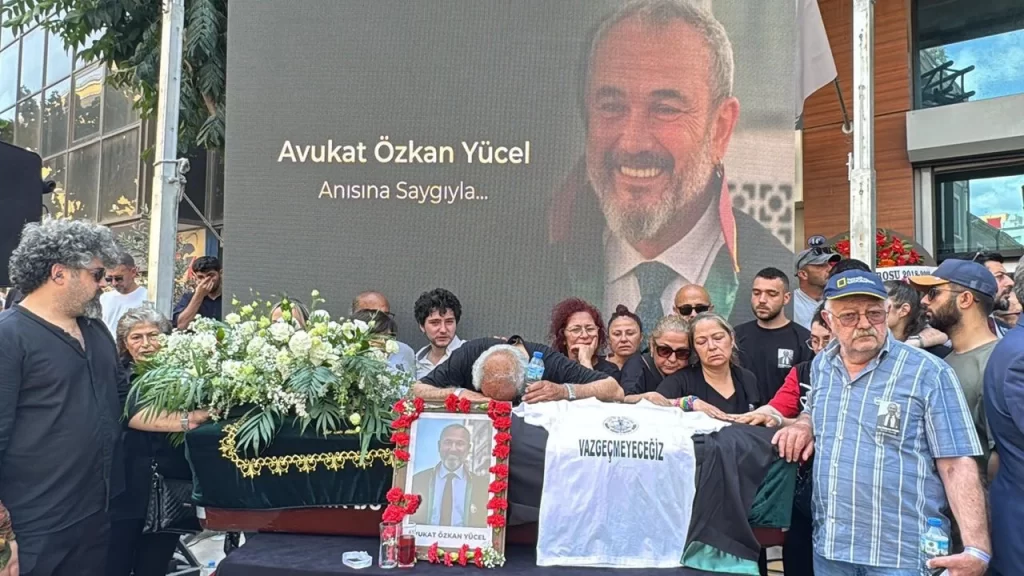 İzmir Adalet Savaşçısını Alkışlarla Uğurladı: 