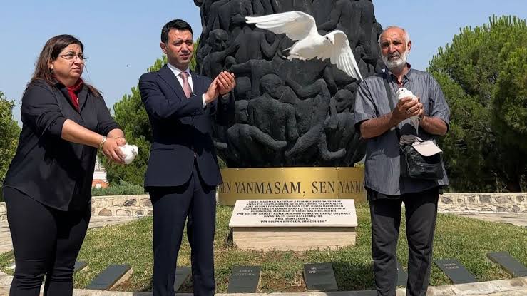 Bayraklı'da Madımak anması!