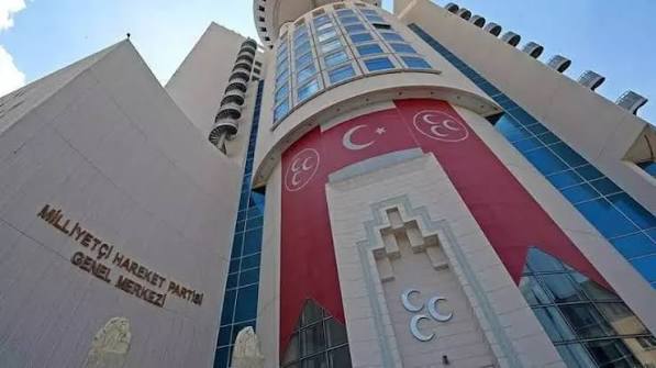 MHP’de Fesih Dalgası Manisa’ya Sıçradı: İl Teşkilatı Kapatıldı, Yeni Başkan Atandı!
