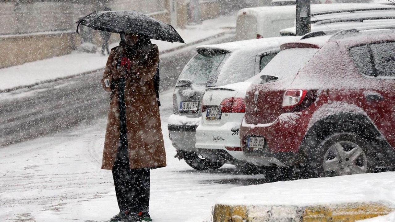 Türkiye Buz Kesiyor: 27 İl İçin Sarı Alarm! Kar ve Fırtına Kapıda